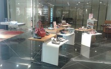 Vắng như... trung tâm thương mại