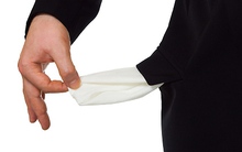 Nỗi khổ trăm bề khi mang "mác" nhân viên ngân hàng lương cao thưởng nhiều