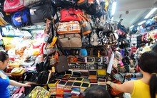 Chỉ 10 máy may, 30 ngàn quần áo Nike, Adidas... tràn ra tiệm