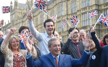 Kinh tế Việt Nam khi Anh rời EU: Trước là đòn đau, sau là cú hích