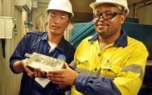 Đào 7 tấn vàng mang đi, khối nợ 400 tỷ để lại