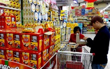 Xăng tăng mạnh nhất năm, hàng tết được đà thổi giá?