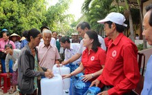 400.000 dân đang cần cứu trợ khẩn cấp nước uống