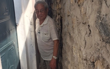 Nhà biến thành “hầm” vì con đường đắt đỏ ở Hà Nội