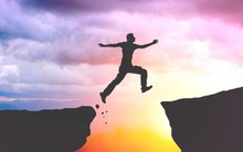 Cổ phiếu dược ồ ạt vượt đỉnh, điều gì đang diễn ra?