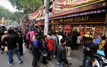 [Ảnh] Từ Bắc chí Nam, dân chen chúc mua vàng ngày Thần Tài