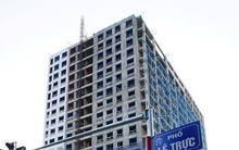 Ngày 25/9 lắp cẩu trục phá dỡ phần vi phạm nhà 8B Lê Trực