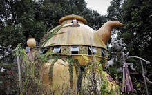 Ngắm những ngôi nhà treo lơ lửng trên cây đẹp như trong truyện cổ tích