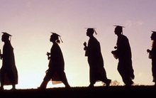 Sinh viên Việt Nam mới ra trường ngành nào lương cao nhất?