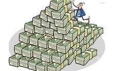 Đại gia BĐS xếp tiền thành núi để thưởng Tết cho nhân viên