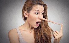 Dấu hiệu đơn giản giúp bạn phát hiện đối phương đang nói dối