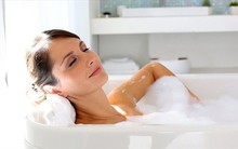 Có nên tắm nước nóng khi trời lạnh?