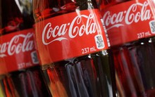 13 sản phẩm Coca Cola bị tạm dừng lưu thông: Được ưu tiên ký giấy chứng nhận gấp