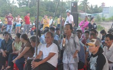 Dân bao vây KCN: "Ngày nào cũng hít thứ này thì còn chi là phổi"