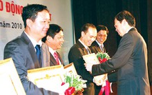 Phong tặng PVC thiếu thực chất: Các bên liên quan nói gì?