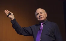 Marc Faber: "Tất cả các loại tiền giấy sẽ sụt giá thảm hại"