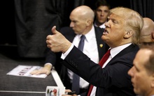 Bà Clinton, ông Trump toàn thắng ở 5 bang