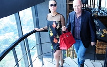 Vì sao chồng ca sỹ Thu Minh im lặng giữa "tâm bão" bị tố cáo quỵt nợ của nhiều doanh nghiệp?