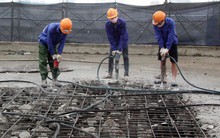 Ngổn ngang hiện trường phá dỡ nóc công trình 8B Lê Trực