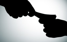 Tuyển dụng ngân hàng có còn "nhất thân, nhì quen..."?