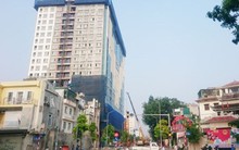 Cấm đường, lắp cẩu trục phá dỡ phần vi phạm nhà 8B Lê Trực