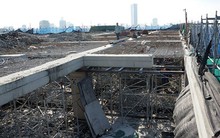 “Cận cảnh” máy cắt dây kim cương xẻ dầm, cột nhà 8B Lê Trực