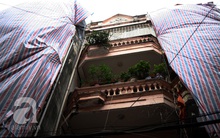 Hà Nội: Phá bỏ 4 căn nhà 5 tầng có chung móng bằng... cọc tre đang lún, nghiêng chờ sập