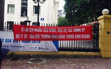 Đằng sau tấm băng rôn kêu cứu ở cổng Bộ Công Thương