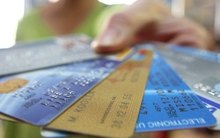 Trẻ 6 tuổi đã được sử dụng thẻ ngân hàng: Lợi bất cập hại?