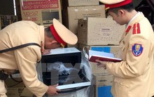 Bắt giữ hơn 1.000 chai rượu ngoại và nhiều hàng hóa không hợp lệ