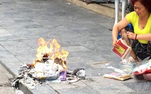 Hàng nghìn tỷ đồng cháy theo vàng mã mỗi dịp Vu Lan