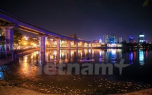 Chạy 8 máy xục ôxy, khẩn cấp làm sạch hồ Hoàng Cầu trong đêm