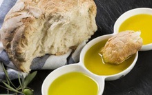 Mỗi ngày ăn 1 - 2 lát bánh mì với dầu ô liu: Những tác dụng mà bạn không ngờ!
