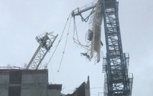 Dây điện nổ tanh tách, cần cẩu bất ngờ đổ sập giữa siêu bão Irma