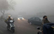 Trung Quốc phải đóng cửa nhiều tuyến đường vì khói mù dày đặc