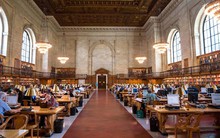 Đây là lý do tại sao đến tỷ phú Bill Gates cũng thích đọc tiểu thuyết