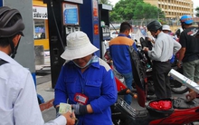 Sau khi dán tem cây xăng, thu thuế tăng 80%
