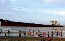 Tàu nghìn tấn gặp nạn, Cửa Lò hứng chịu vết dầu loang