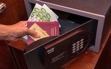 Phó cục trưởng mất gần 400 triệu đồng trong khách sạn