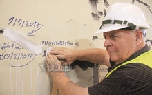 Nứt chằng chịt hầm Hải Vân: 'Soi kính lúp mới thấy'