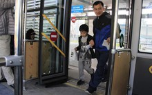 Hơn 10.000 lượt khách/ngày: Nhiều khách lên buýt nhanh chỉ để đi thử