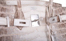 Cận cảnh túi xách da cá sấu trắng giá 8,5 tỷ đồng đắt nhất hành tinh