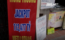 Căng băng rôn tìm chủ nhân trúng giải vé số kỷ lục 112 tỷ đồng ở Hà Nội
