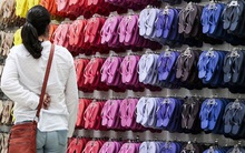 Hãng dép xỏ ngón số một thế giới “bán mình” với giá hơn 1 tỷ USD