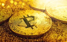 Vượt đỉnh 8.000 USD, bitcoin là gì mà khiến thế giới phải dậy sóng?