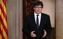 Chịu sức ép lớn, lãnh đạo Catalonia hoãn tuyên bố ly khai