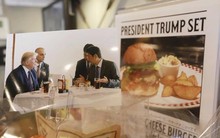 Hamburger đãi Tổng thống Trump cháy hàng ở Nhật