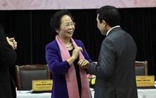 “Tiền, vàng trong dân rất nhiều, sao chúng ta không huy động được”?