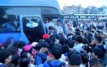 Hà Nội: Tắc khắp ngả, đông nghẹt bến xe trước nghỉ lễ