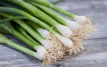 Chỉ giao dịch một phiên mỗi tuần nhưng hàng loạt cổ phiếu “cọng hành” đã tăng bằng lần chỉ trong thời gian ngắn